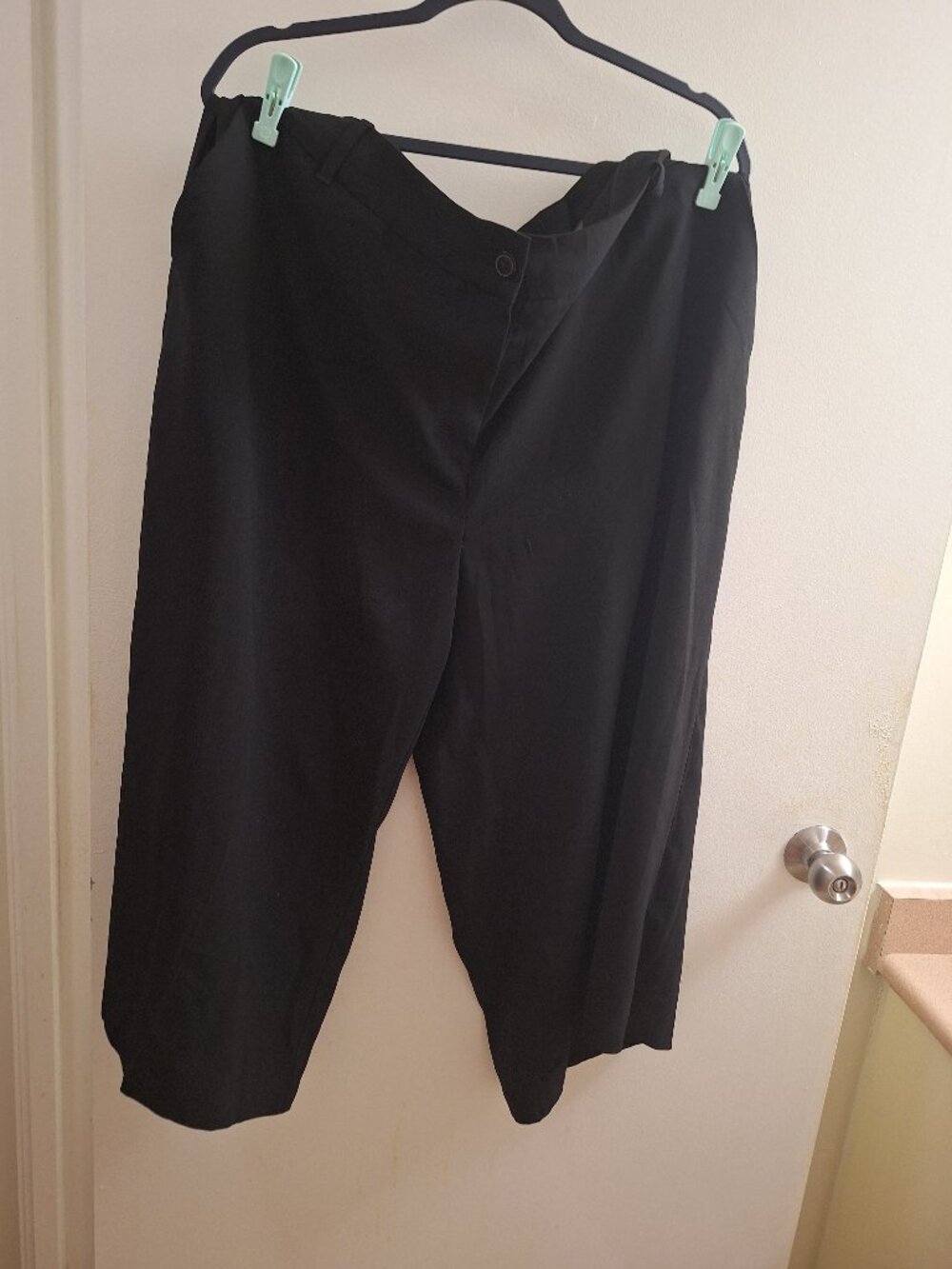 H&M CAPRI  PANTS NEW.